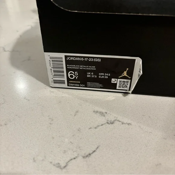 Jordan Nike 6-17-23 Metallic Silver sz 6.5 Youth - Picture 2 of 6